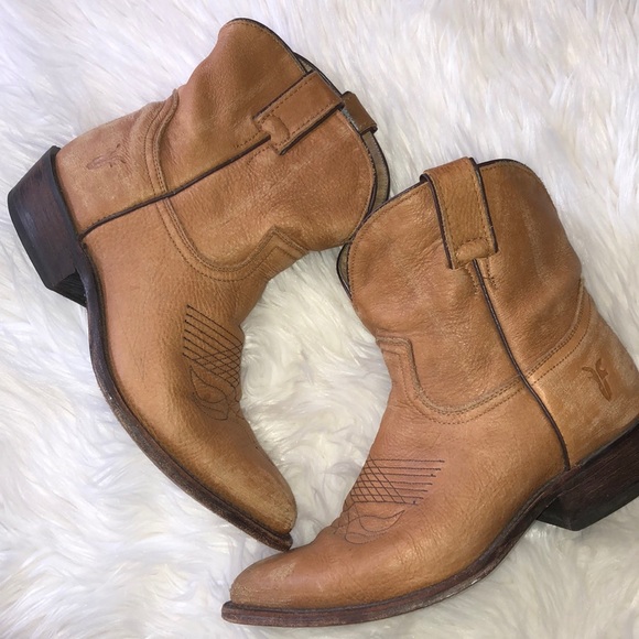 frye short cowboy boots